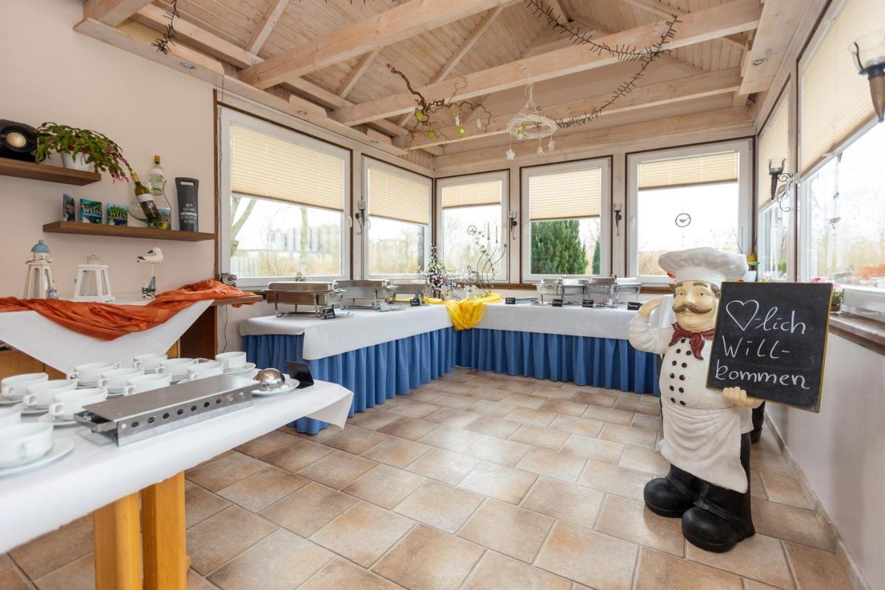 Lübz Pension Zum Lindeneck מראה חיצוני תמונה